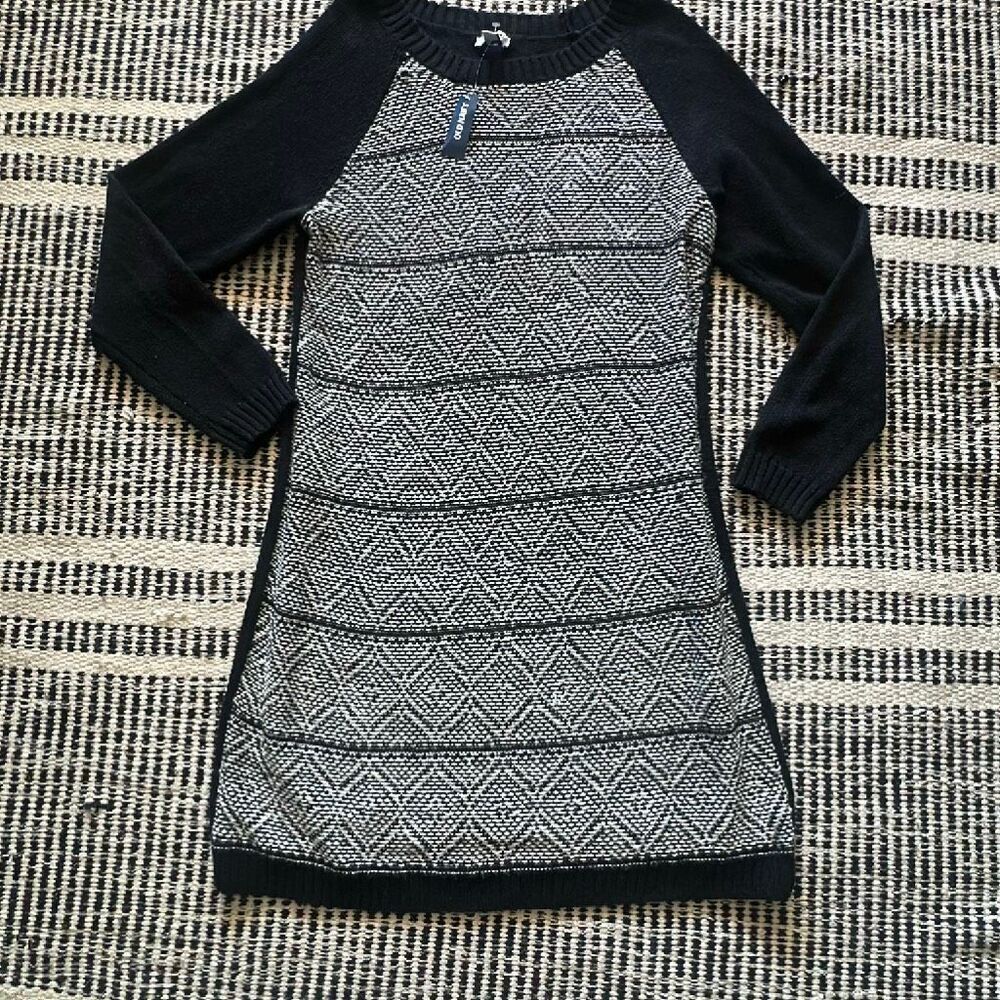 Old navy size XL Black & white sweater dress